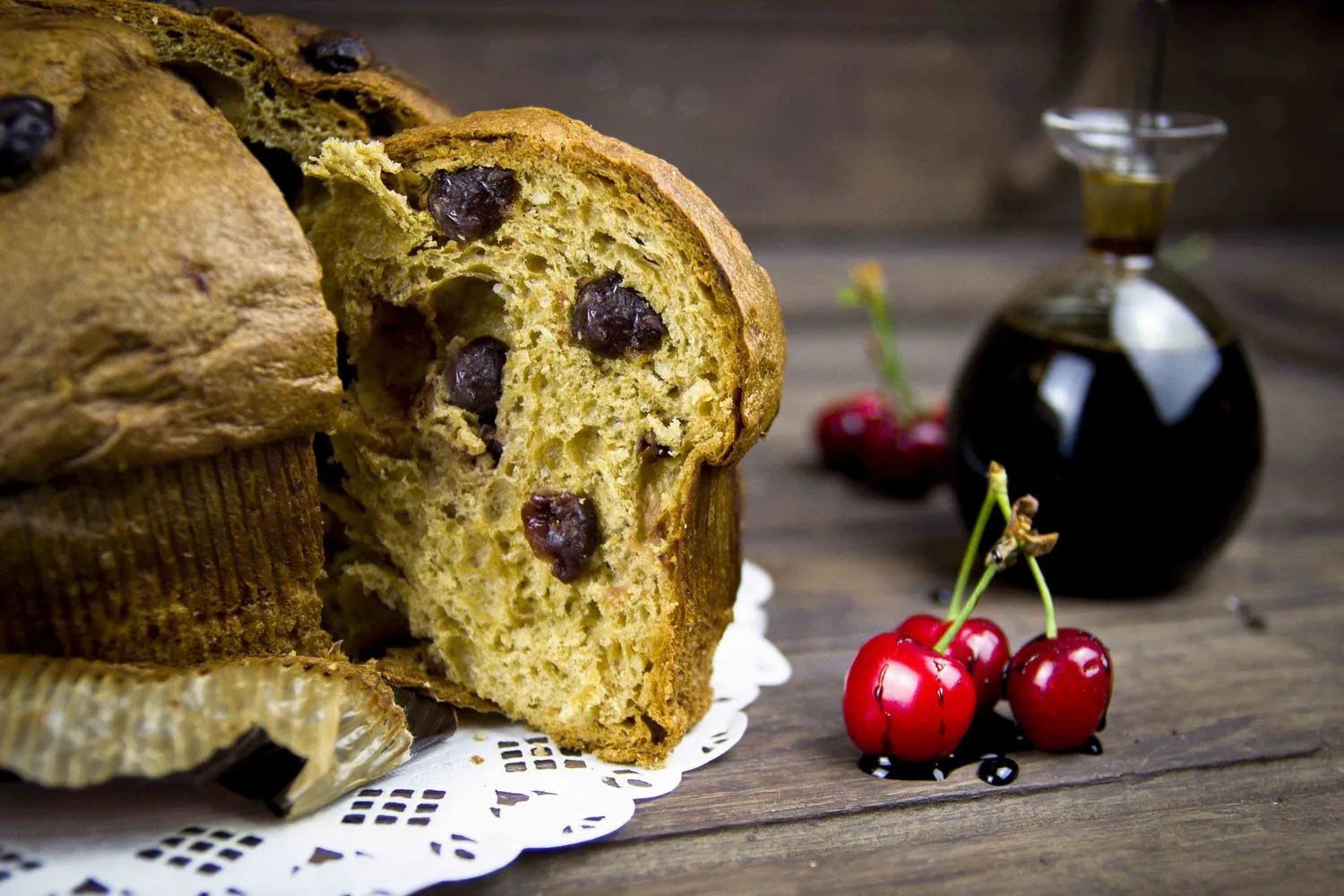 La Vecchia Dispensa Panettone Amarene Balsamico IGP lievitato